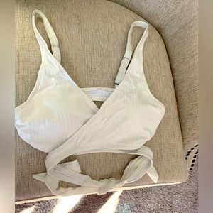 CUPSHE bikini top size large nwot
